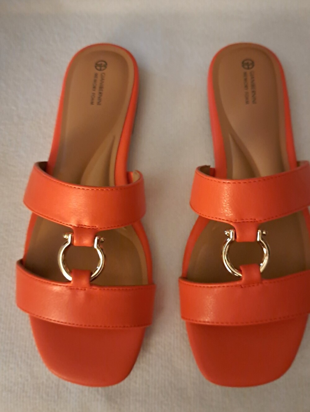 GIANI BERNINI memory foam SANDALS brand new ORANGE CREAM COLOR size 7M